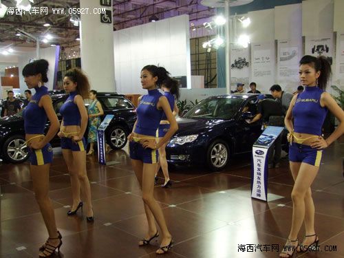火辣泳装秀引爆斯巴鲁展台 海西汽车网